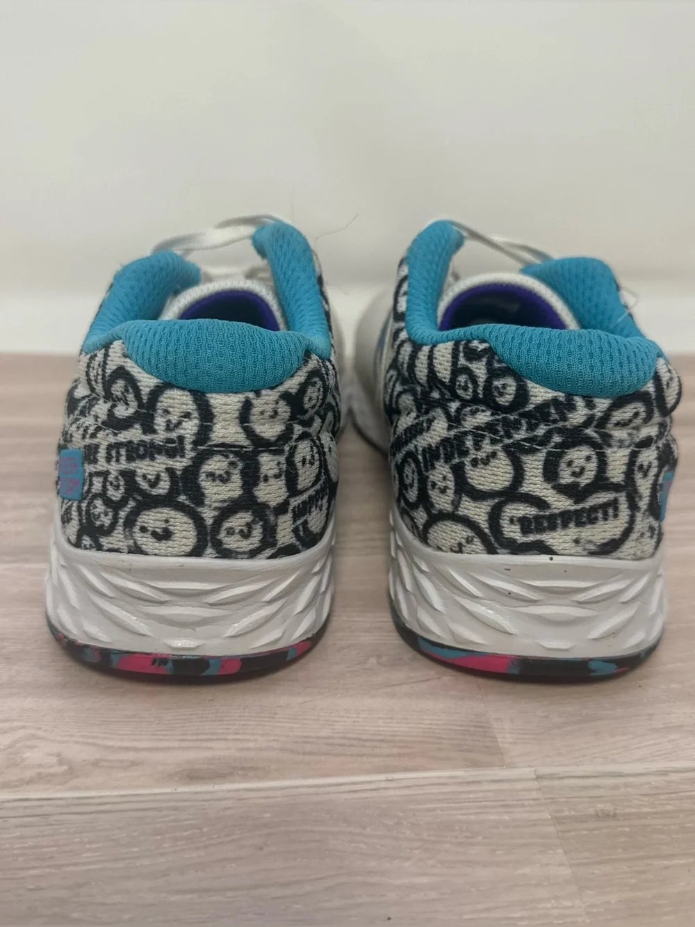 Kids New Balance White Blue Fresh Foam Arishi V2 Bungee Running Shoe Size 4.5